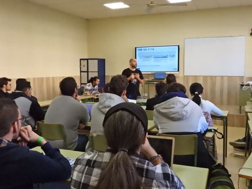 52528296904 b80c3a910c c